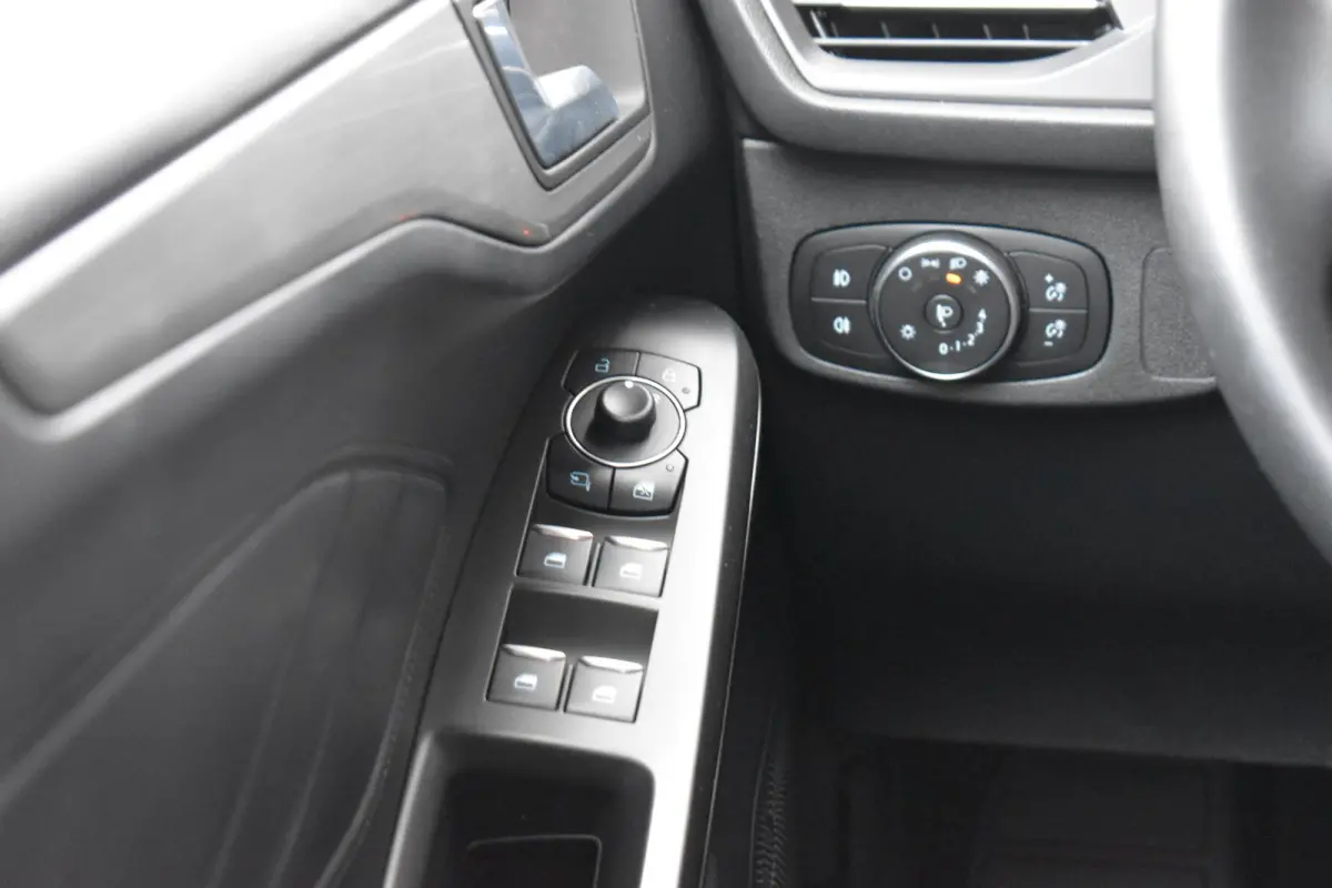 1.0 EcoBoost Hybrid Titanium