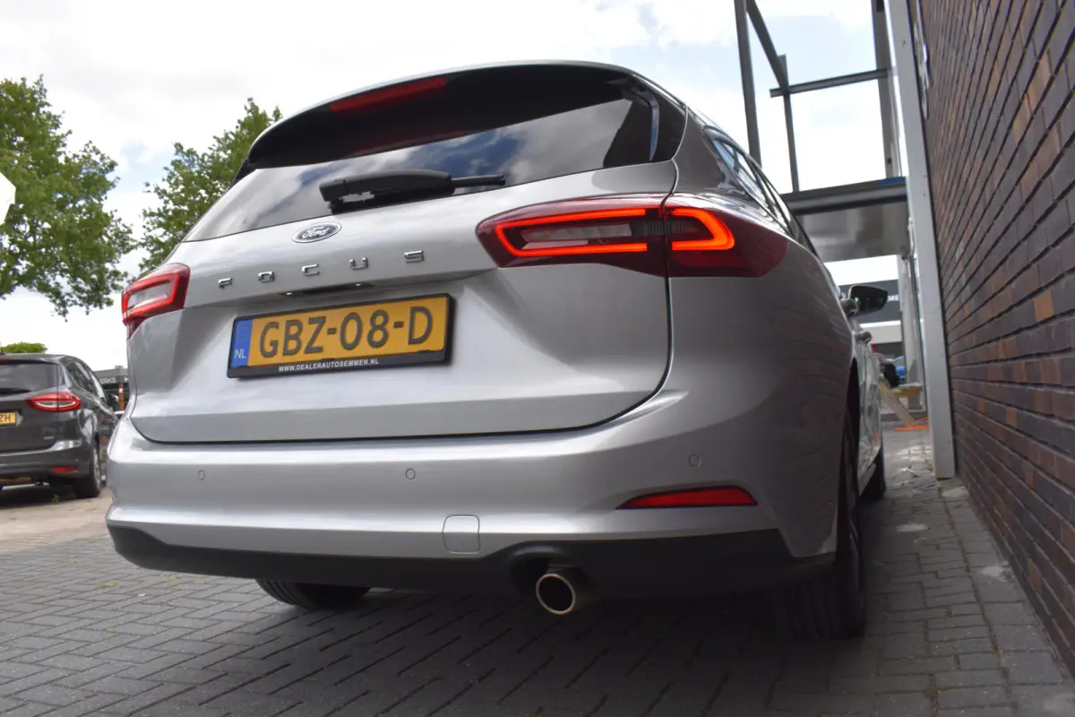 1.0 EcoBoost Hybrid Titanium