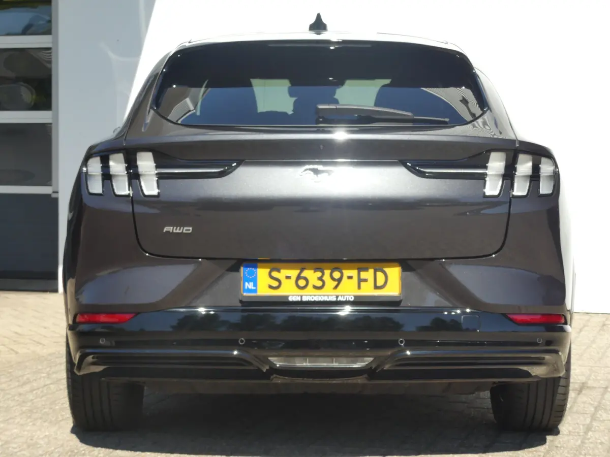 Extended Premium AWD 98 kWh | SOH 93% | PANORAMADAK | ADAPTIVE CRUISE | DODEHOEKDETECTIE | CAMERA | 360 CAMERA | STUUR+STOEL+VOORRUITVERWARMING | PARKEERSENSOREN V+A | B&O AUDIO | ELEKTRISCH