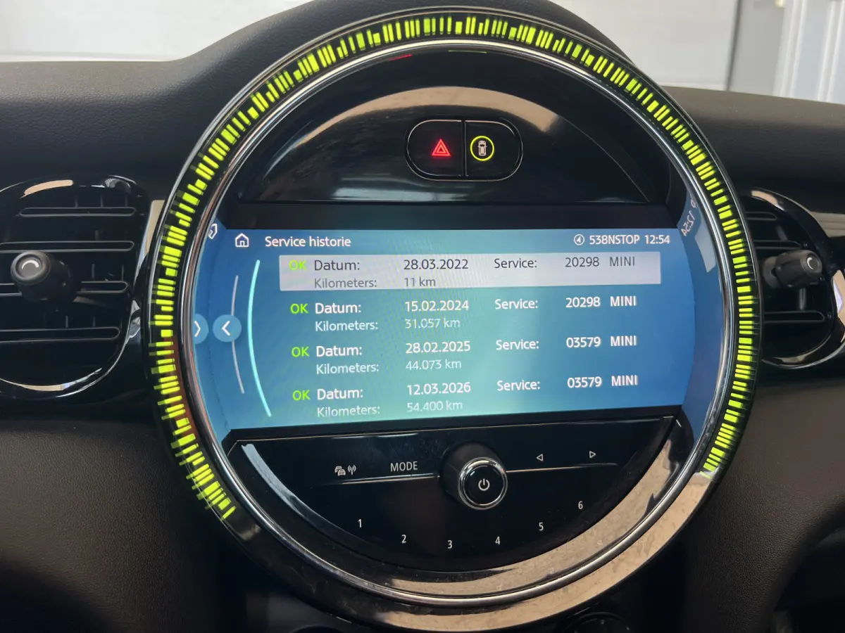 1.5 Cooper Camden Plus Edition | AUTOMAAT | SCHUIF/KANTELDAK | CAMERA | CARPLAY | NAVI | CRUISE CONTROL | PDC | CLIMATE CONTROL | LMV 17'' | LED | DAB | BLUETOOTH