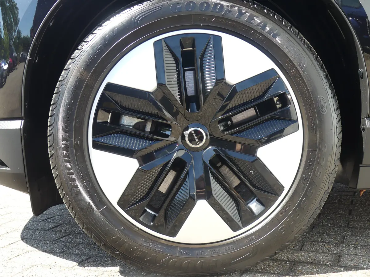 Single Motor Core 51 kWh | SOH 99% | CAMERA | ADAPTIVE CRUISE | DODEHOEKDETECTIE | PARKEERSENSOREN | APPLE CARPLAY / ANDROID AUTO | NAVI | LMV 18" |