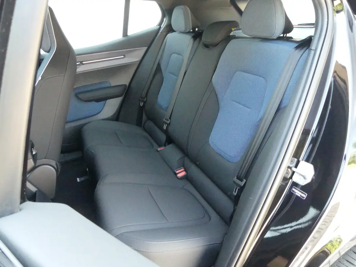 Single Motor Core 51 kWh | SOH 99% | CAMERA | ADAPTIVE CRUISE | DODEHOEKDETECTIE | PARKEERSENSOREN | APPLE CARPLAY / ANDROID AUTO | NAVI | LMV 18" |