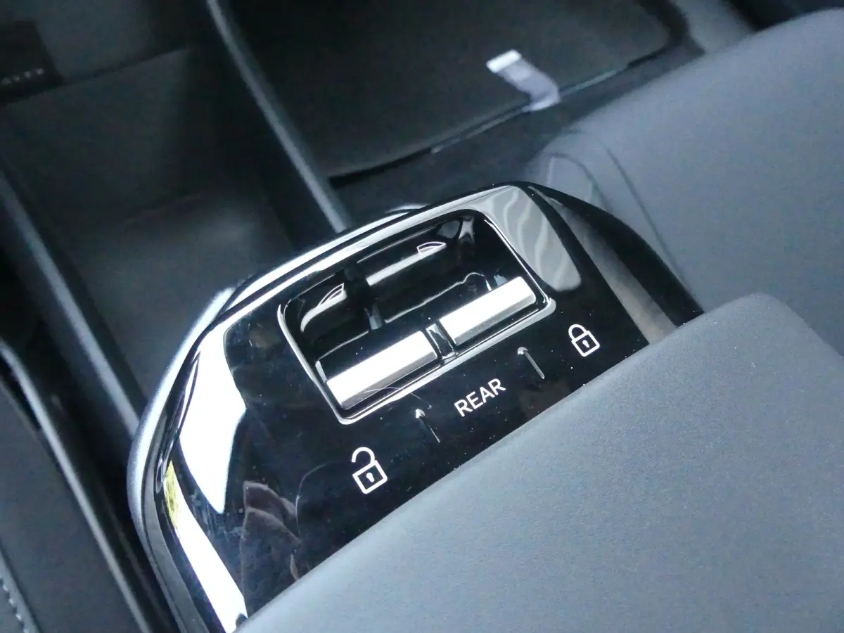 Single Motor Core 51 kWh | SOH 99% | CAMERA | ADAPTIVE CRUISE | DODEHOEKDETECTIE | PARKEERSENSOREN | APPLE CARPLAY / ANDROID AUTO | NAVI | LMV 18" |