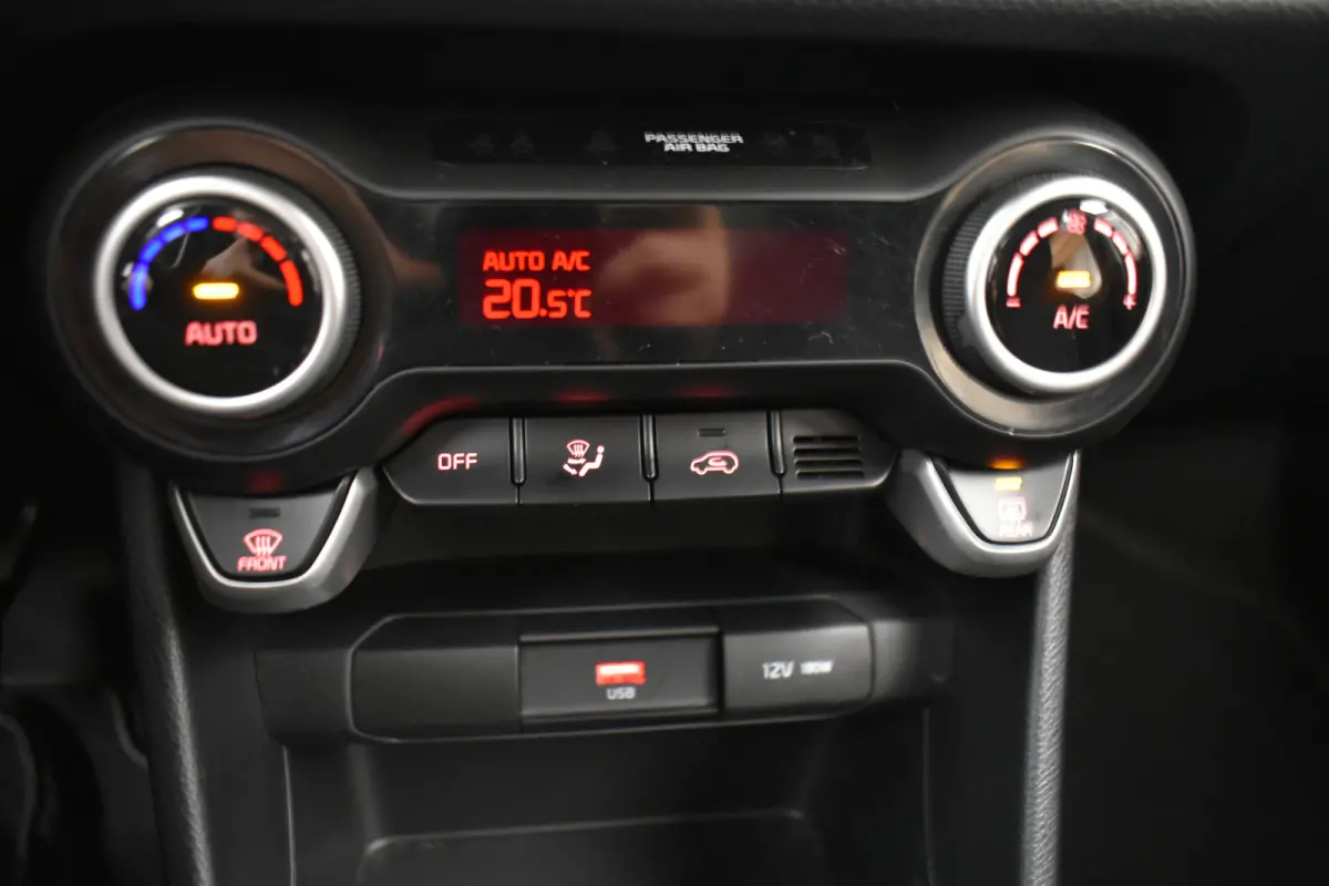 1.0 DPi Dynamic PlusLine Camera Climate Control CarPlay
