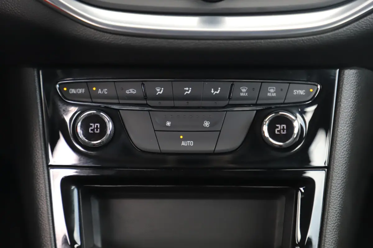 1.2 Design & Tech 110PK Navigatie Achteruitrijcamera Carplay Android LMV Climate & Cruise Control