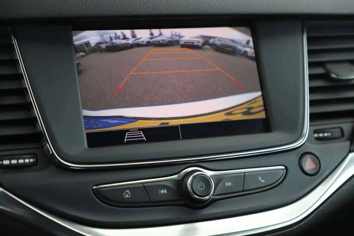 1.2 Design & Tech 110PK Navigatie Achteruitrijcamera Carplay Android LMV Climate & Cruise Control