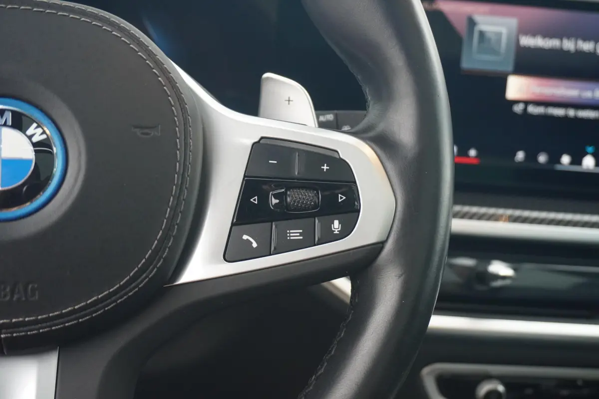xDrive50e | M Sportpakket Pro | Panoramadak | Harman Kardon | Driving Assistant Professional | Stoelventilatie | Trekhaak