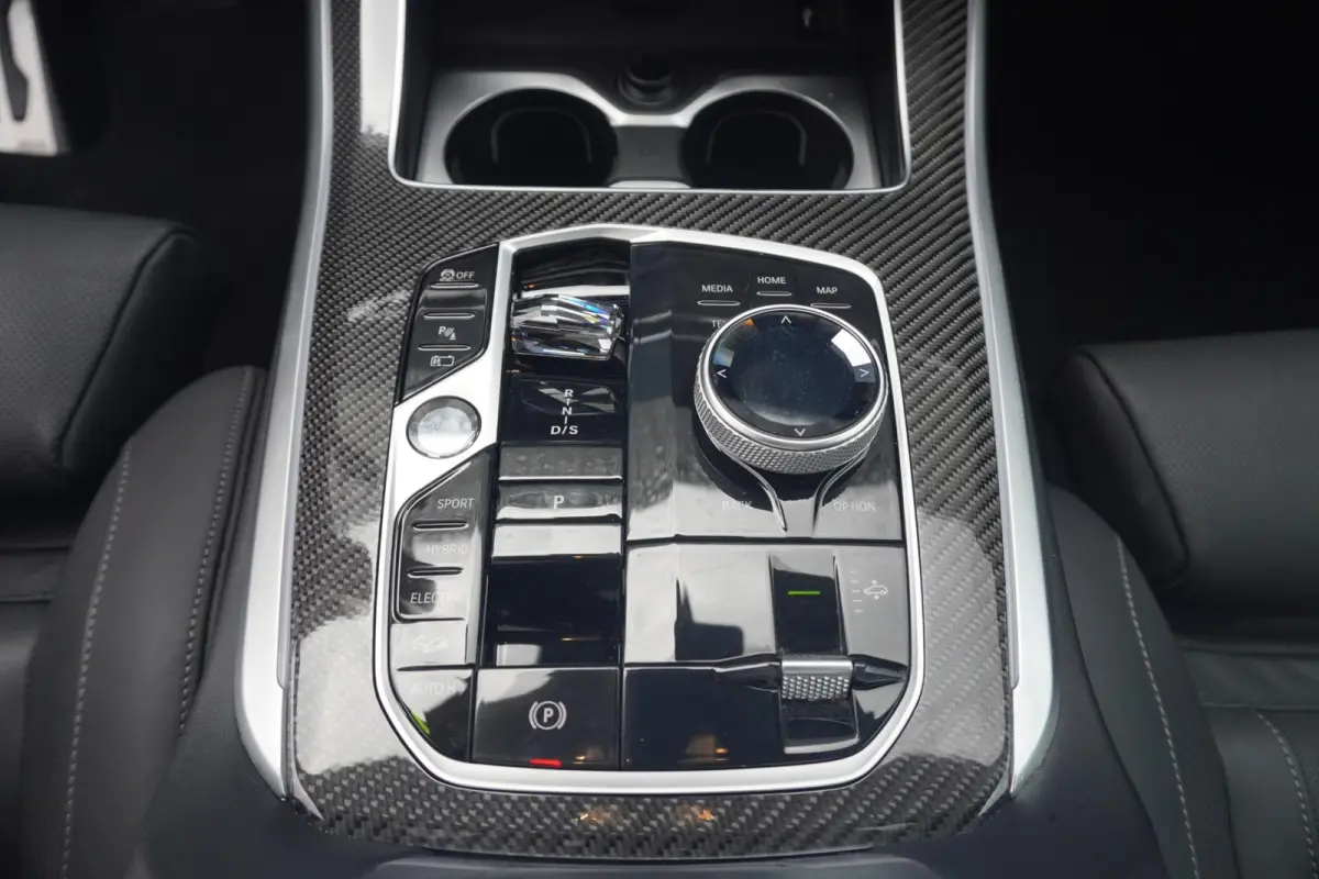xDrive50e | M Sportpakket Pro | Panoramadak | Harman Kardon | Driving Assistant Professional | Stoelventilatie | Trekhaak