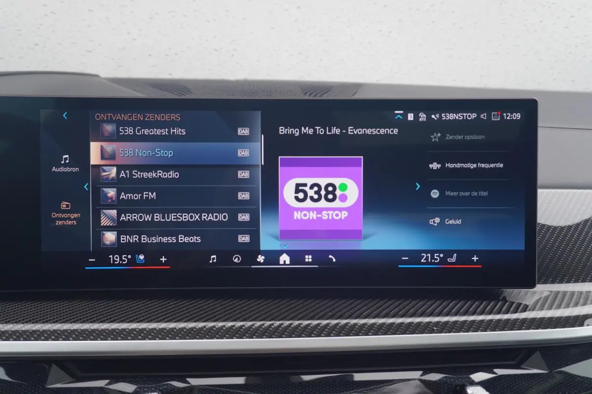 xDrive50e | M Sportpakket Pro | Panoramadak | Harman Kardon | Driving Assistant Professional | Stoelventilatie | Trekhaak