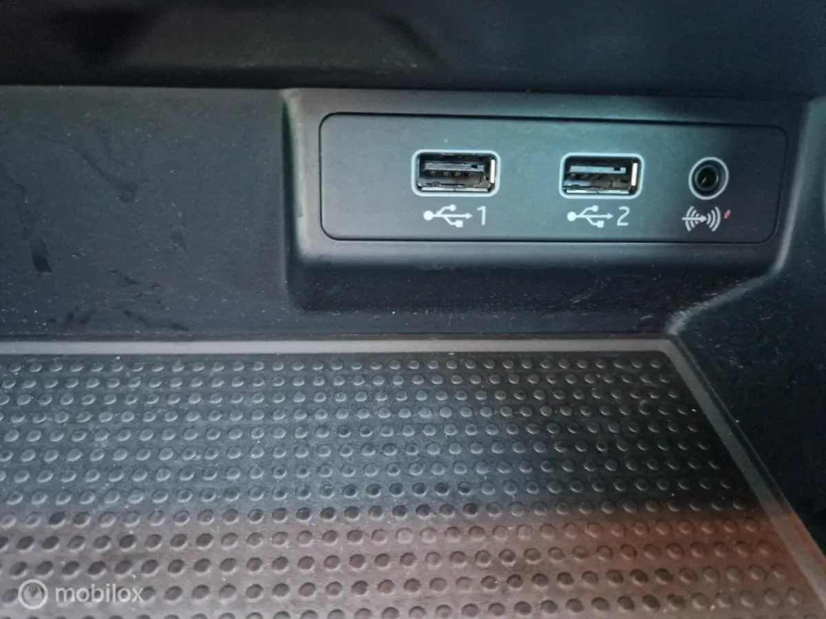 1.0 EcoTSI Style Business Intense