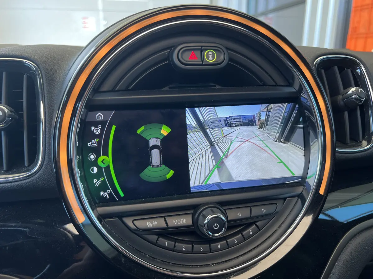 1.5 Cooper ALL4 Chili | AUTOMAAT | HEAD-UP DISPLAY | LEDER | SCHUIF/KANTELDAK | CARPLAY | HARMAN/KARDON | CAMERA | NAVI | CRUISE CONTROL ADAPTIEF | PDC V+A | CLIMATE CONTROL | LMV 19'' | STO