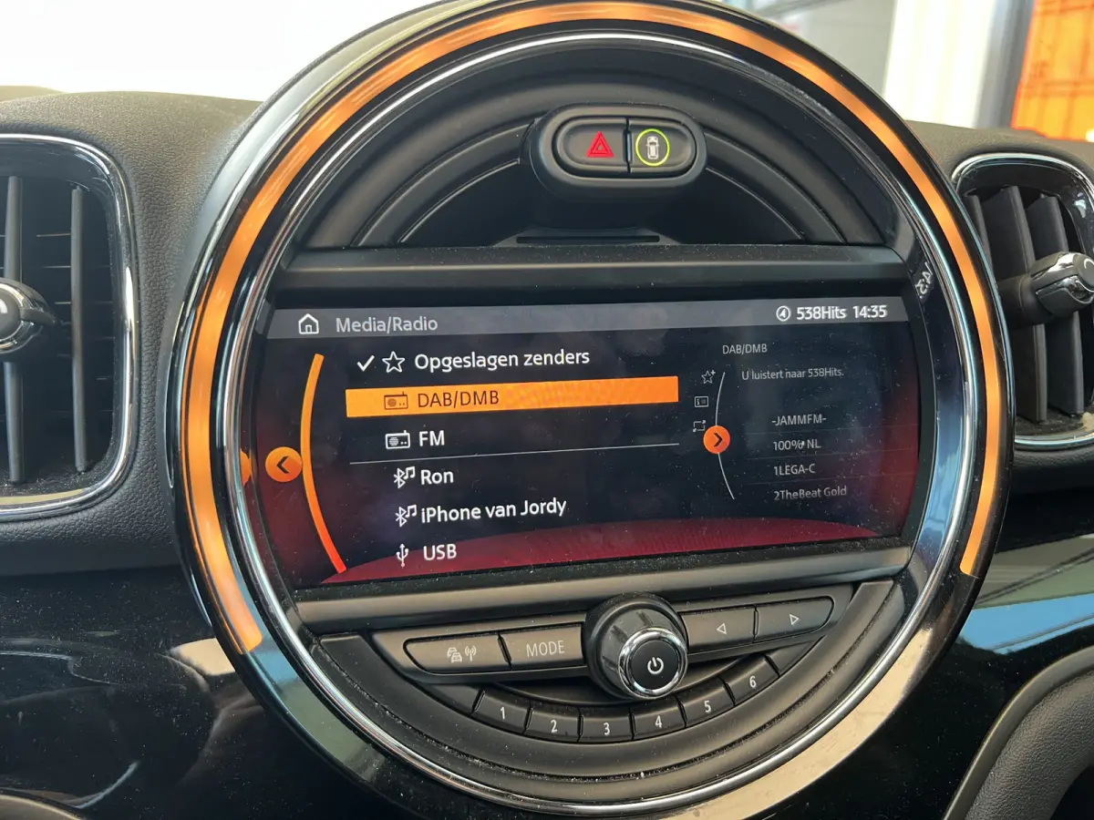 1.5 Cooper ALL4 Chili | AUTOMAAT | HEAD-UP DISPLAY | LEDER | SCHUIF/KANTELDAK | CARPLAY | HARMAN/KARDON | CAMERA | NAVI | CRUISE CONTROL ADAPTIEF | PDC V+A | CLIMATE CONTROL | LMV 19'' | STO