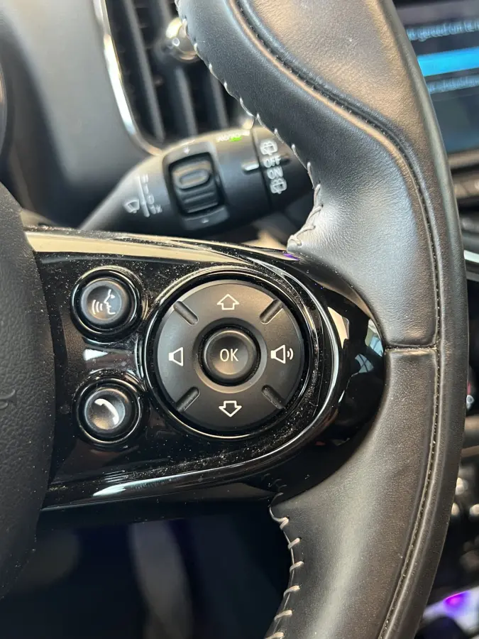 1.5 Cooper ALL4 Chili | AUTOMAAT | HEAD-UP DISPLAY | LEDER | SCHUIF/KANTELDAK | CARPLAY | HARMAN/KARDON | CAMERA | NAVI | CRUISE CONTROL ADAPTIEF | PDC V+A | CLIMATE CONTROL | LMV 19'' | STO