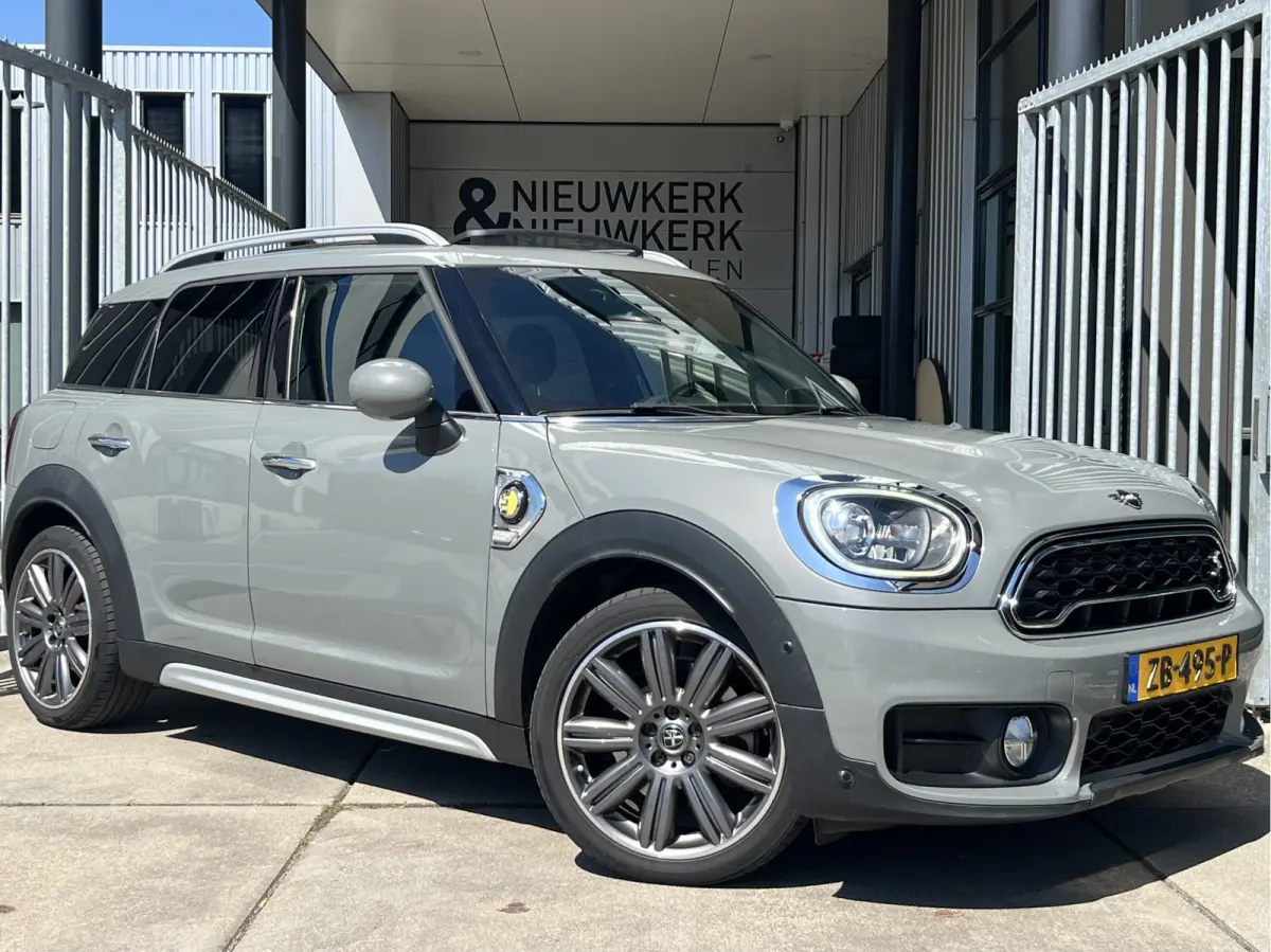 1.5 Cooper ALL4 Chili | AUTOMAAT | HEAD-UP DISPLAY | LEDER | SCHUIF/KANTELDAK | CARPLAY | HARMAN/KARDON | CAMERA | NAVI | CRUISE CONTROL ADAPTIEF | PDC V+A | CLIMATE CONTROL | LMV 19'' | STO