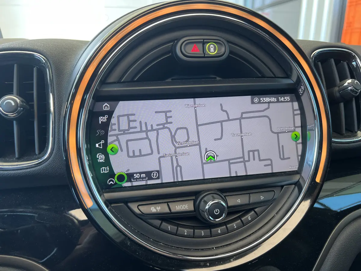 1.5 Cooper ALL4 Chili | AUTOMAAT | HEAD-UP DISPLAY | LEDER | SCHUIF/KANTELDAK | CARPLAY | HARMAN/KARDON | CAMERA | NAVI | CRUISE CONTROL ADAPTIEF | PDC V+A | CLIMATE CONTROL | LMV 19'' | STO