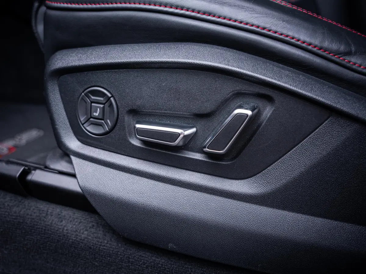 RSQ8 4.0 TFSI quattro Dynamic plus - AKRAP. l Carbon Pack l Ceramic l Pano