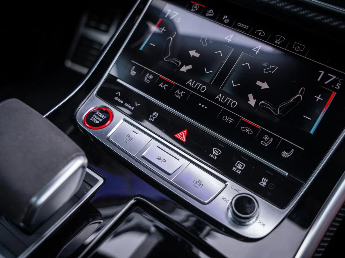 RSQ8 4.0 TFSI quattro Dynamic plus - AKRAP. l Carbon Pack l Ceramic l Pano