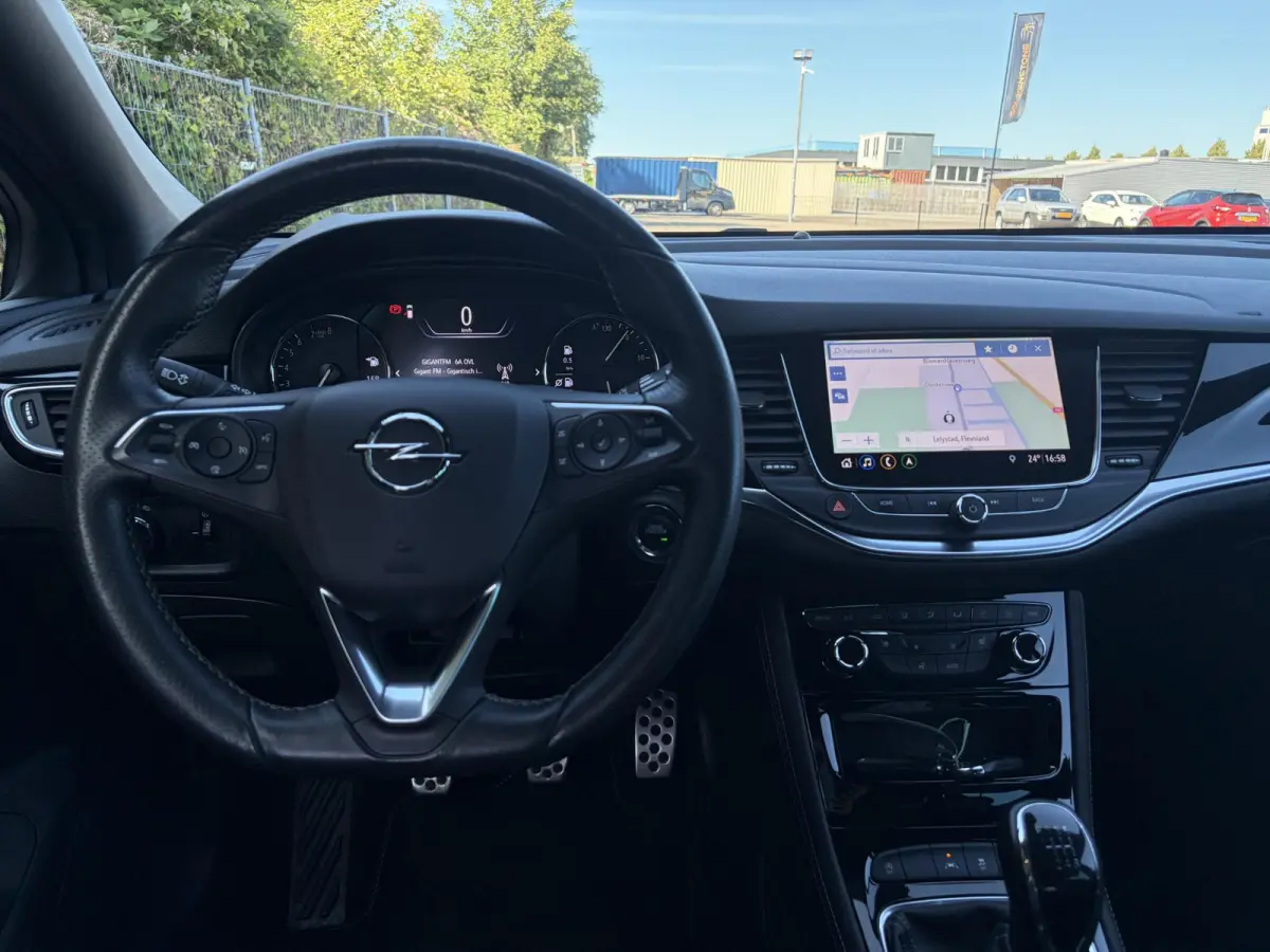 1.2 Ultimate ✓146pk✓2e Eigenaar✓Trekhaak✓Camera✓Carplay✓Navi✓Alcantara-Leder✓17''Lmv✓Stoelverw-Stuurverw✓Net beurt gehad✓Dodehoek✓Rijstrooksensor✓Pdc V+A✓6 Bak✓