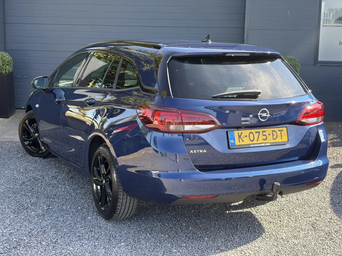 1.2 Ultimate ✓146pk✓2e Eigenaar✓Trekhaak✓Camera✓Carplay✓Navi✓Alcantara-Leder✓17''Lmv✓Stoelverw-Stuurverw✓Net beurt gehad✓Dodehoek✓Rijstrooksensor✓Pdc V+A✓6 Bak✓