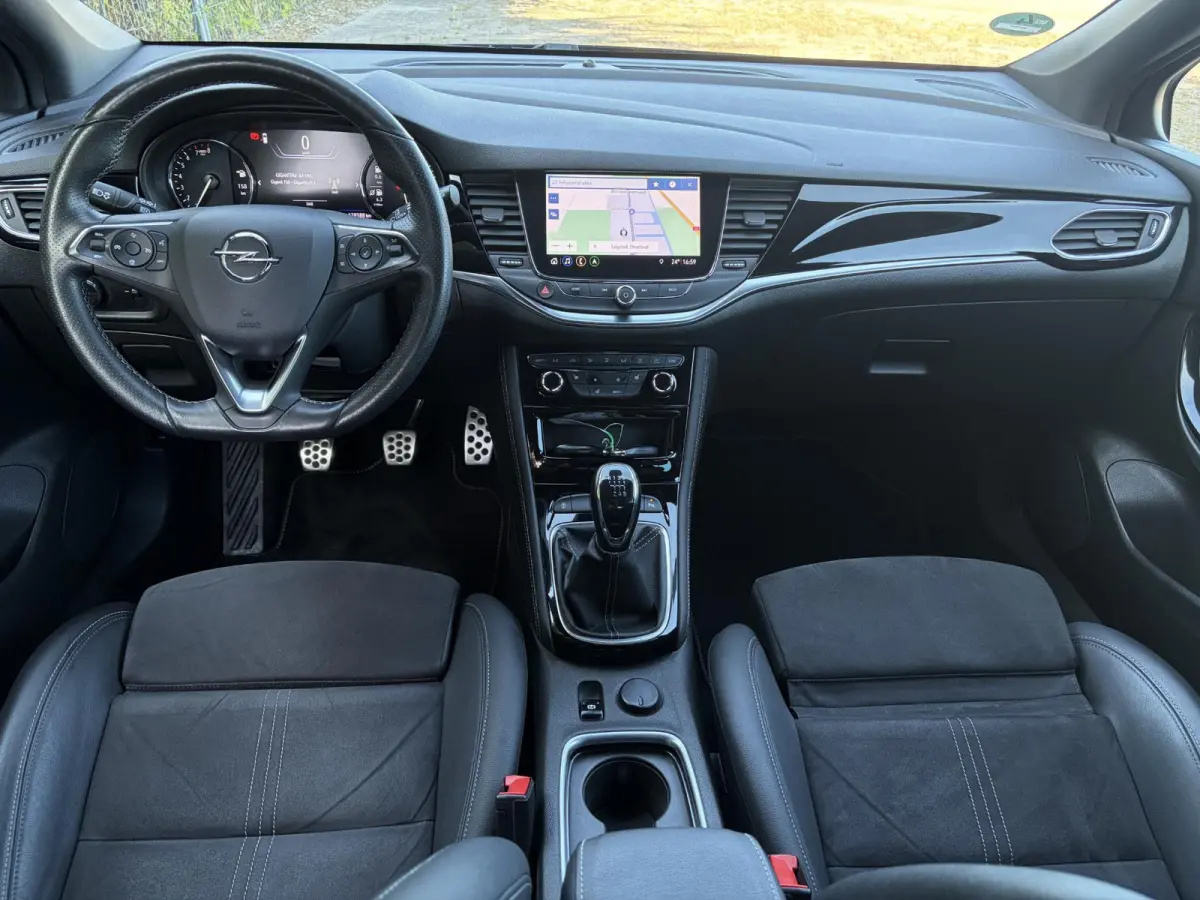 1.2 Ultimate ✓146pk✓2e Eigenaar✓Trekhaak✓Camera✓Carplay✓Navi✓Alcantara-Leder✓17''Lmv✓Stoelverw-Stuurverw✓Net beurt gehad✓Dodehoek✓Rijstrooksensor✓Pdc V+A✓6 Bak✓