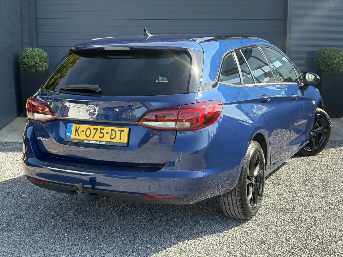 1.2 Ultimate ✓146pk✓2e Eigenaar✓Trekhaak✓Camera✓Carplay✓Navi✓Alcantara-Leder✓17''Lmv✓Stoelverw-Stuurverw✓Net beurt gehad✓Dodehoek✓Rijstrooksensor✓Pdc V+A✓6 Bak✓