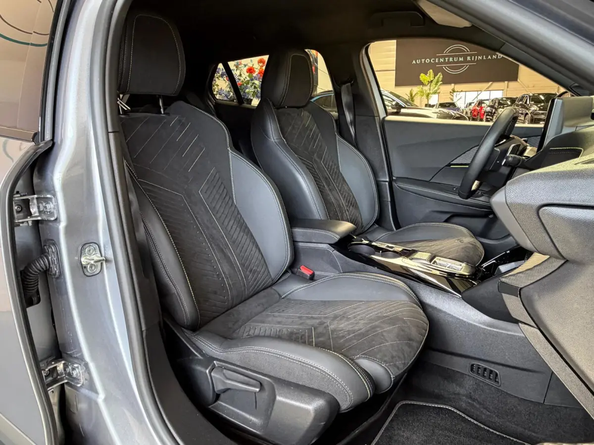 1.2 Hybrid 145 GT Automaat, Elektrische Stoelen, Stoelverwarming, Navi, Camera, Alcantara