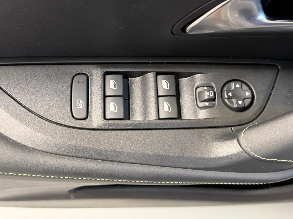 1.2 Hybrid 145 GT Automaat, Elektrische Stoelen, Stoelverwarming, Navi, Camera, Alcantara