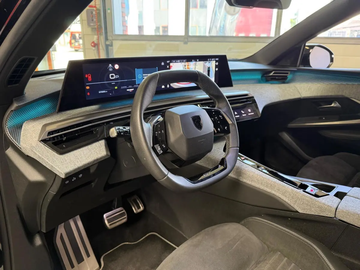 1.2 Hybrid 145 GT Automaat, 1 Jaar Bovag Garantie, Navi, Camera, Massage stoelen, Stoel/Stuurverwarming