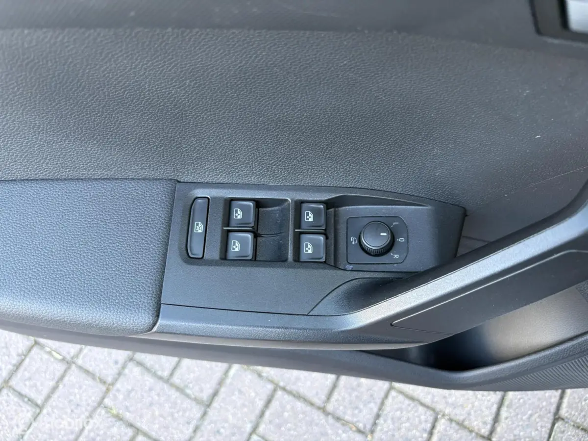 1.0 TSI Style Business Connect