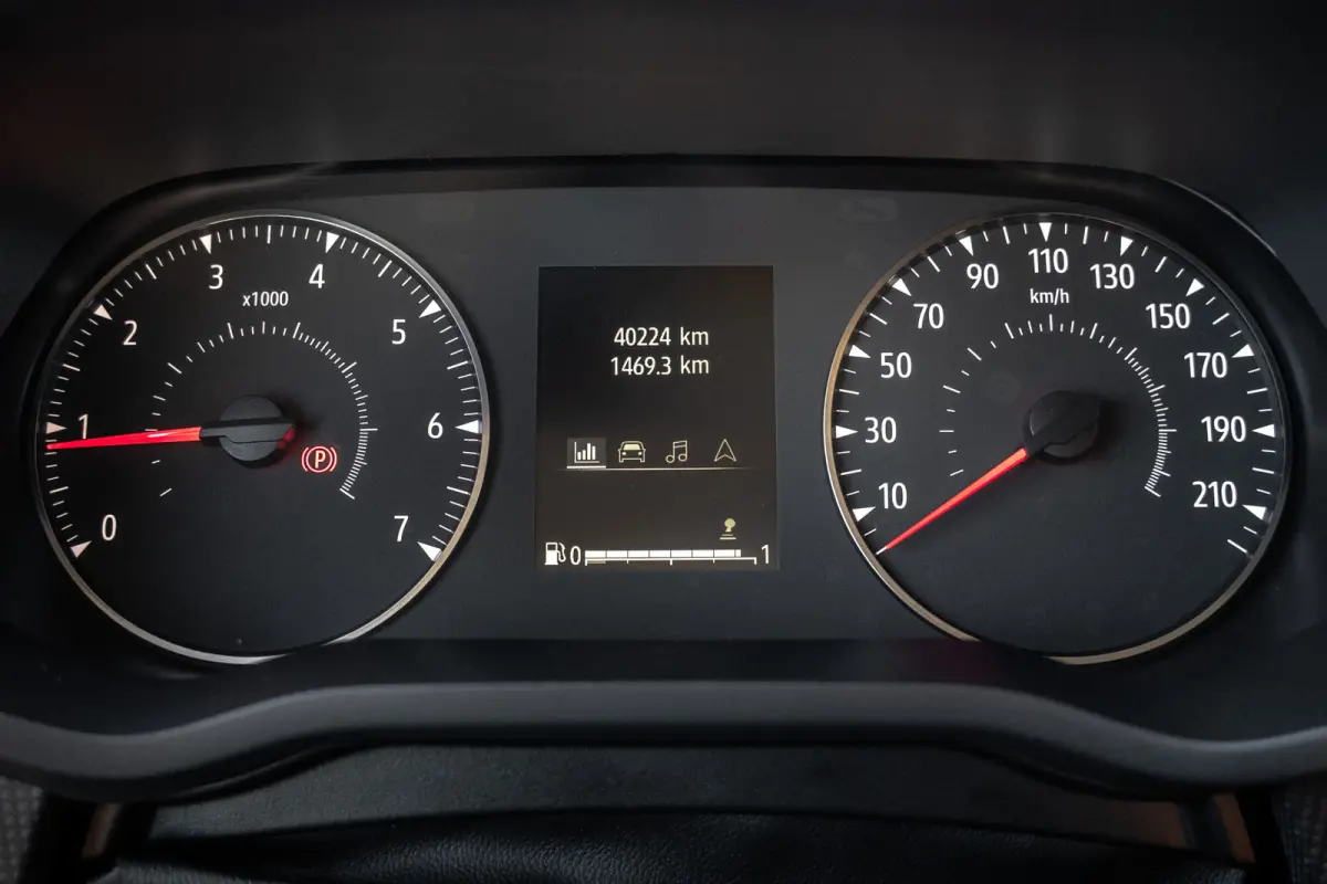 **2.0 dCi 110 L2H1 | 3-Zits | 110 PK | LED | Cruise | Navi | Airco | Trekhaak**