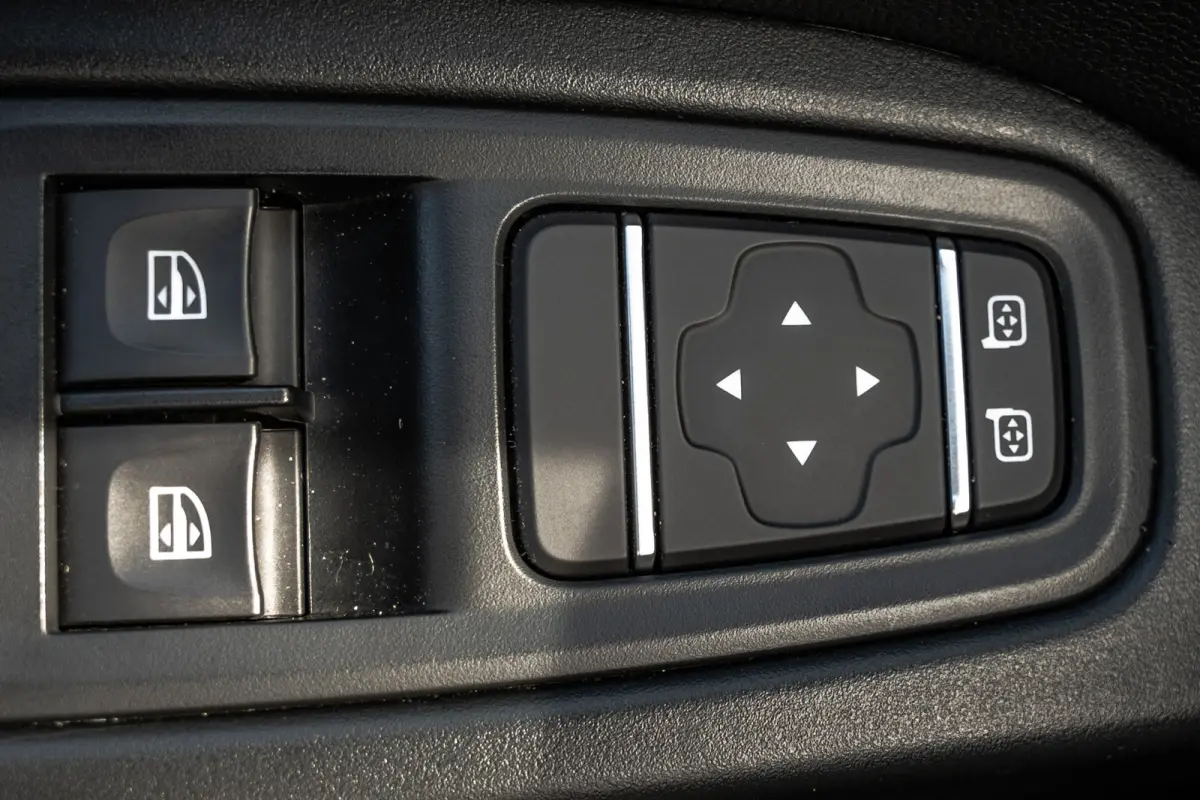 **2.0 dCi 110 L2H1 | 3-Zits | 110 PK | LED | Cruise | Navi | Airco | Trekhaak**