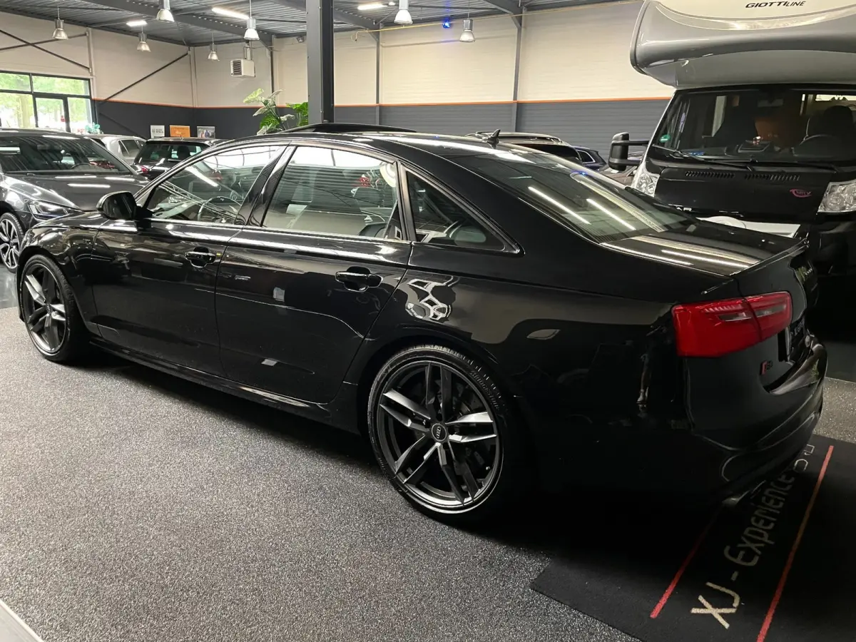 Limousine 4.0 TFSI quattro 570 PK KERAMIC GLASDAK HUD RS BEKLEDING
