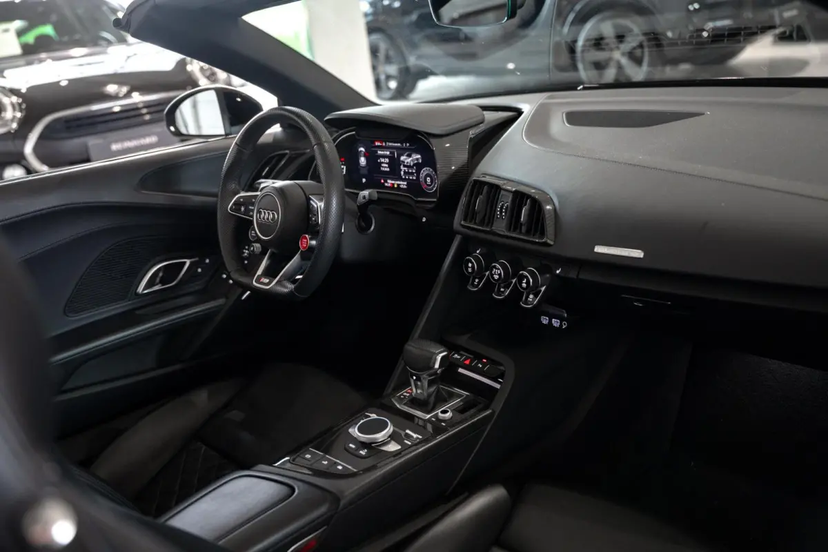 5.2 Performance Quattro / Dlr. ond. / Keramisch / Carbon Ext. / Carbon Int. / Camera / B&O
