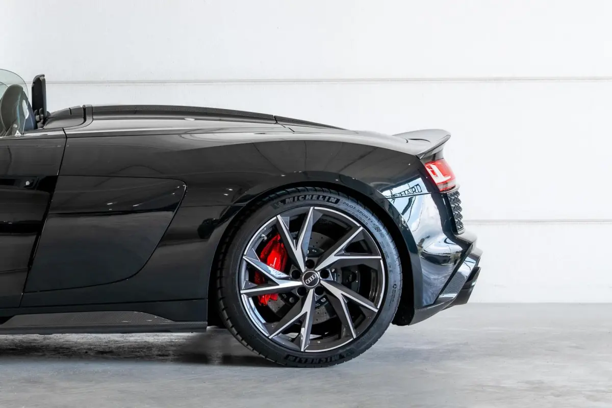 5.2 Performance Quattro / Dlr. ond. / Keramisch / Carbon Ext. / Carbon Int. / Camera / B&O