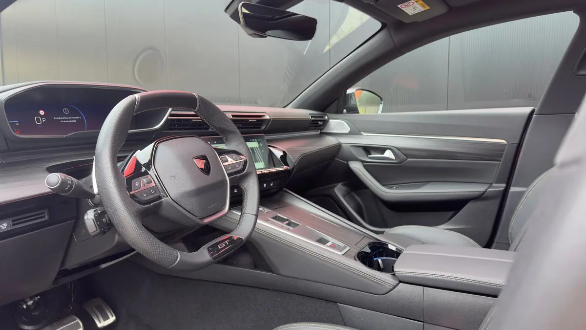 130PK GT Automaat | Lederen Bekleding | 2x Massagestoelen + Verwarming | Rondomzicht Camera | All Season Banden | 1e Eigenaar | Dealer Onderhouden | Adaptive Cruise Control | Navigatie | Dra