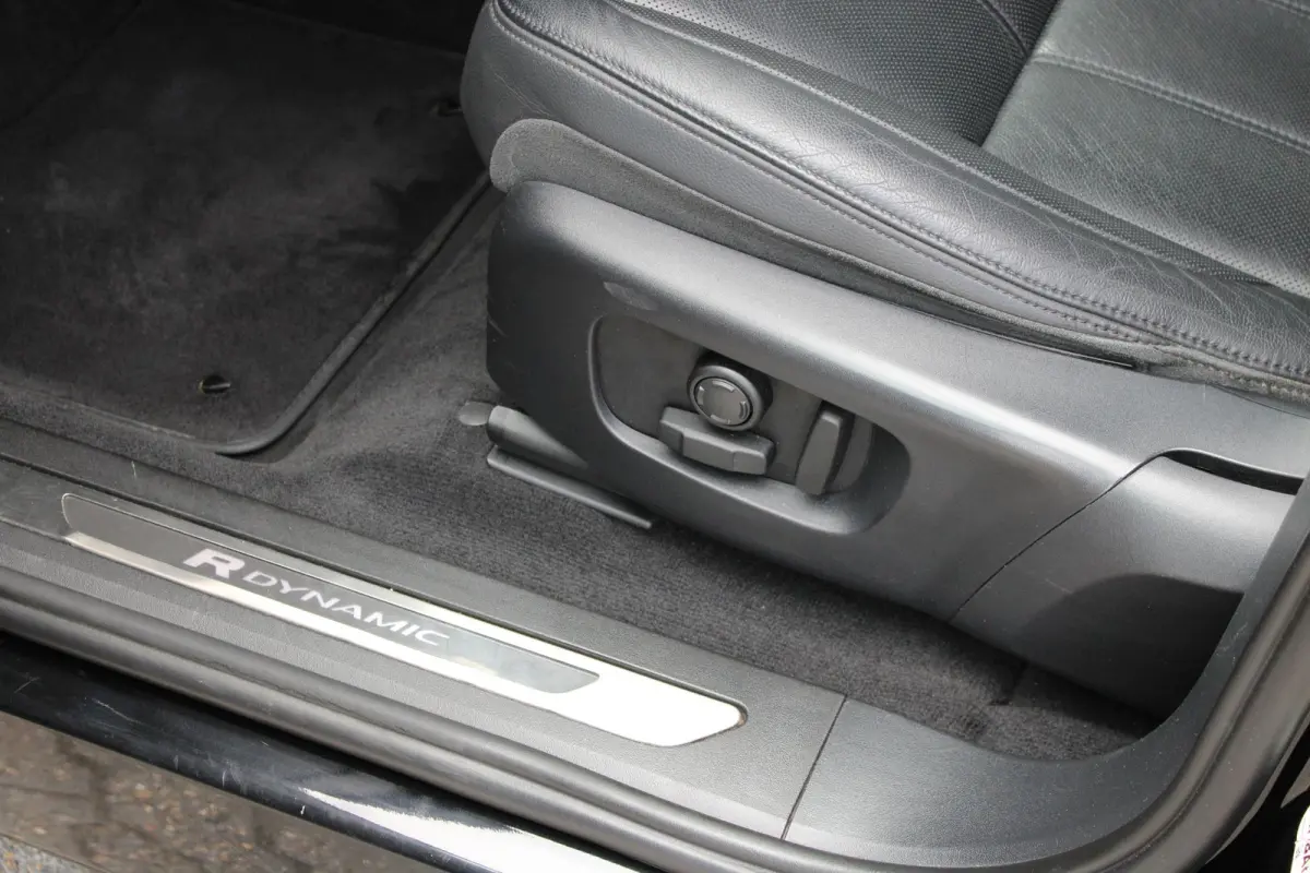 2.0 D180 AWD R-Dynamic HSE Facelift | Trekhaak | Memory | Surround View | 1e Eigenaar | LED | Leder | Dealer Onderhouden