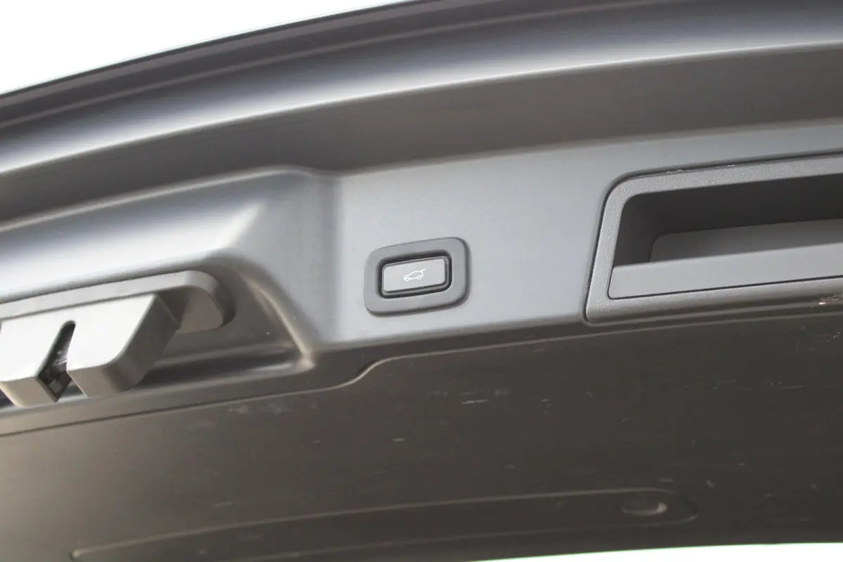 2.0 D180 AWD R-Dynamic HSE Facelift | Trekhaak | Memory | Surround View | 1e Eigenaar | LED | Leder | Dealer Onderhouden