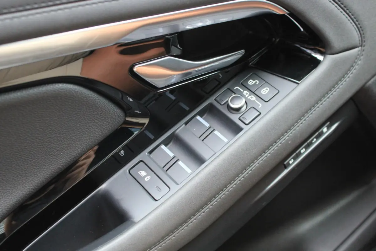 2.0 D180 AWD R-Dynamic HSE Facelift | Trekhaak | Memory | Surround View | 1e Eigenaar | LED | Leder | Dealer Onderhouden