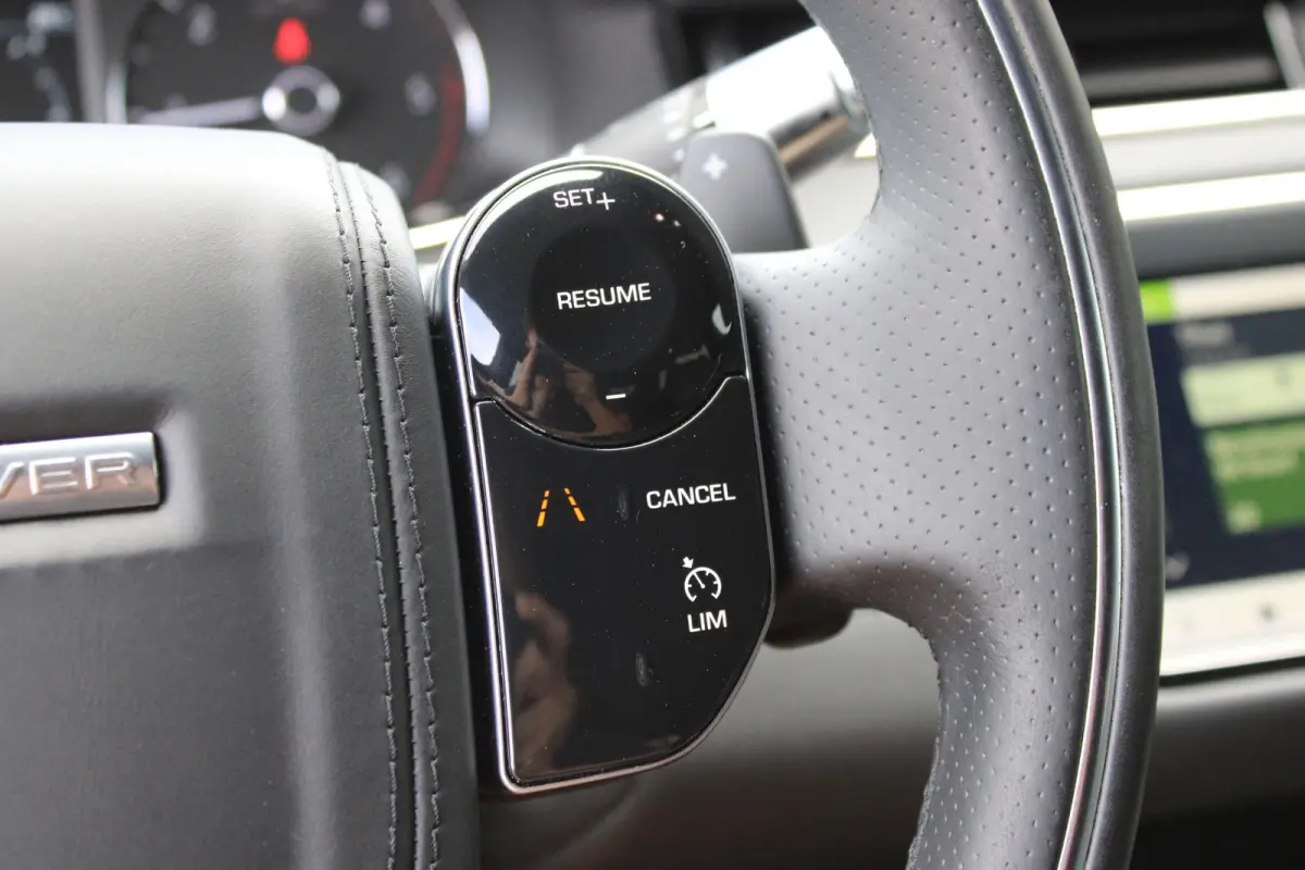 2.0 D180 AWD R-Dynamic HSE Facelift | Trekhaak | Memory | Surround View | 1e Eigenaar | LED | Leder | Dealer Onderhouden