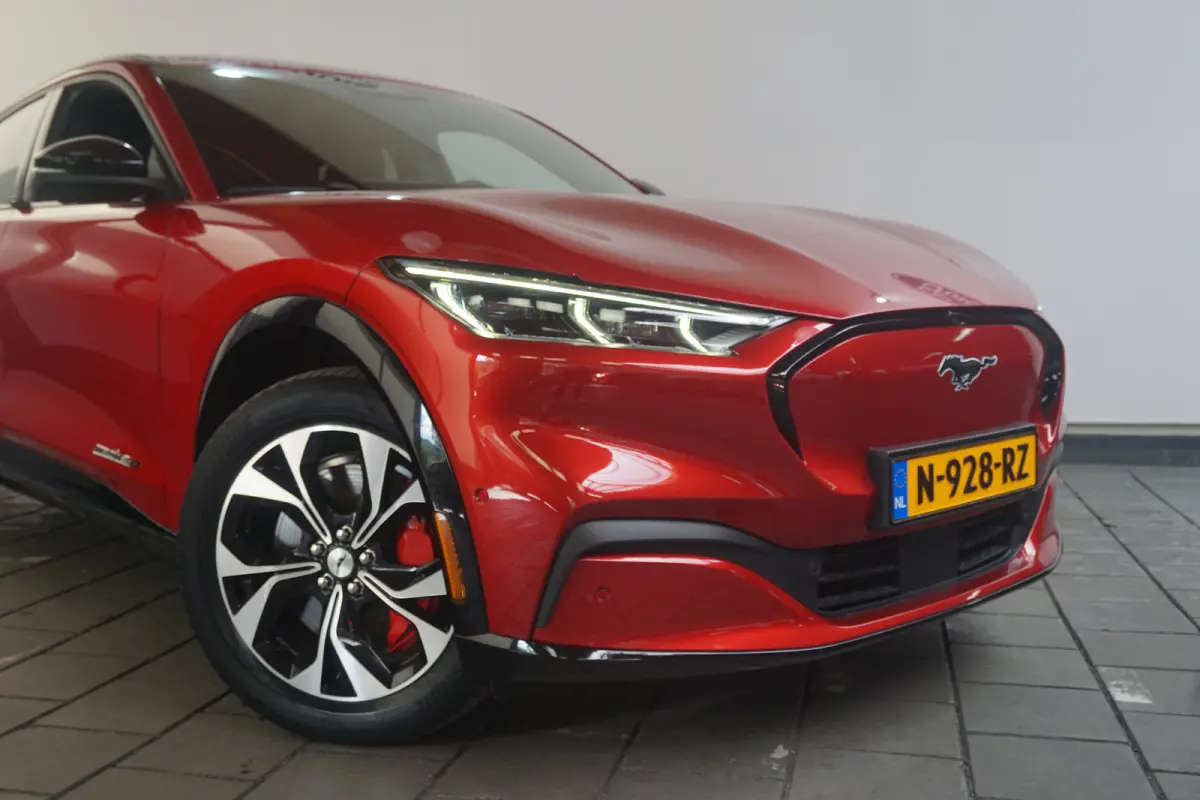Extended AWD 98 kWh 92,5% SoH | Achteruitrijcamera | Apple Carplay/Android Auto|telefoonintegratie premium | Cruise control adaptief met Stop&Go en stuurhulp