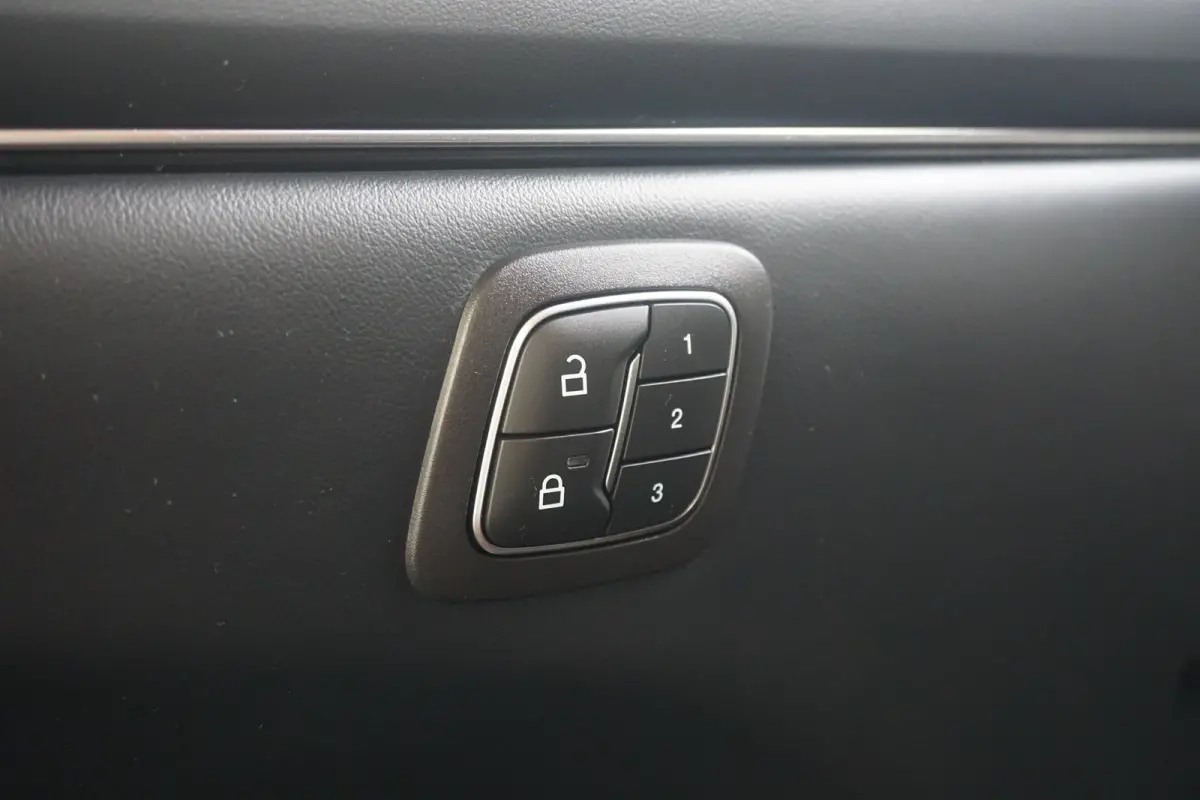 Extended AWD 98 kWh 92,5% SoH | Achteruitrijcamera | Apple Carplay/Android Auto|telefoonintegratie premium | Cruise control adaptief met Stop&Go en stuurhulp