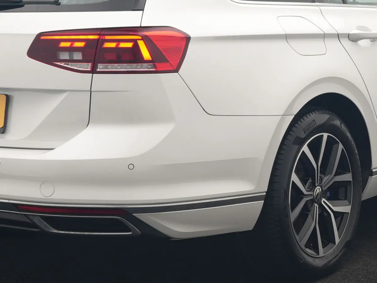 1.4 TSI GTE Business PHEV 218pk Dealer O.H. | Adaptive Cruise | Camera | Voorstoelen Verwarmd | Apple Carplay | Navigatie | DAB | Park Assist | Draadloze Telefoonlader | IQ Drive | Plug In H