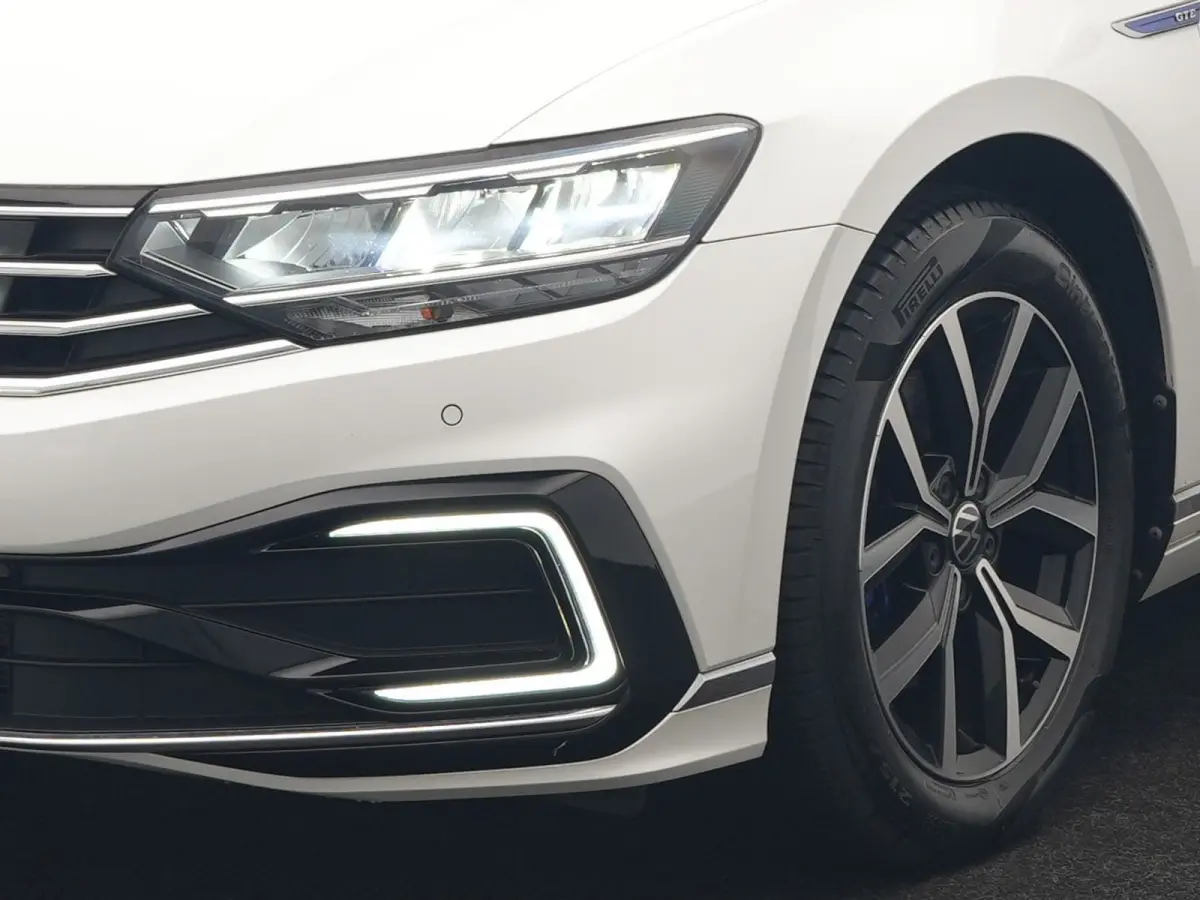 1.4 TSI GTE Business PHEV 218pk Dealer O.H. | Adaptive Cruise | Camera | Voorstoelen Verwarmd | Apple Carplay | Navigatie | DAB | Park Assist | Draadloze Telefoonlader | IQ Drive | Plug In H