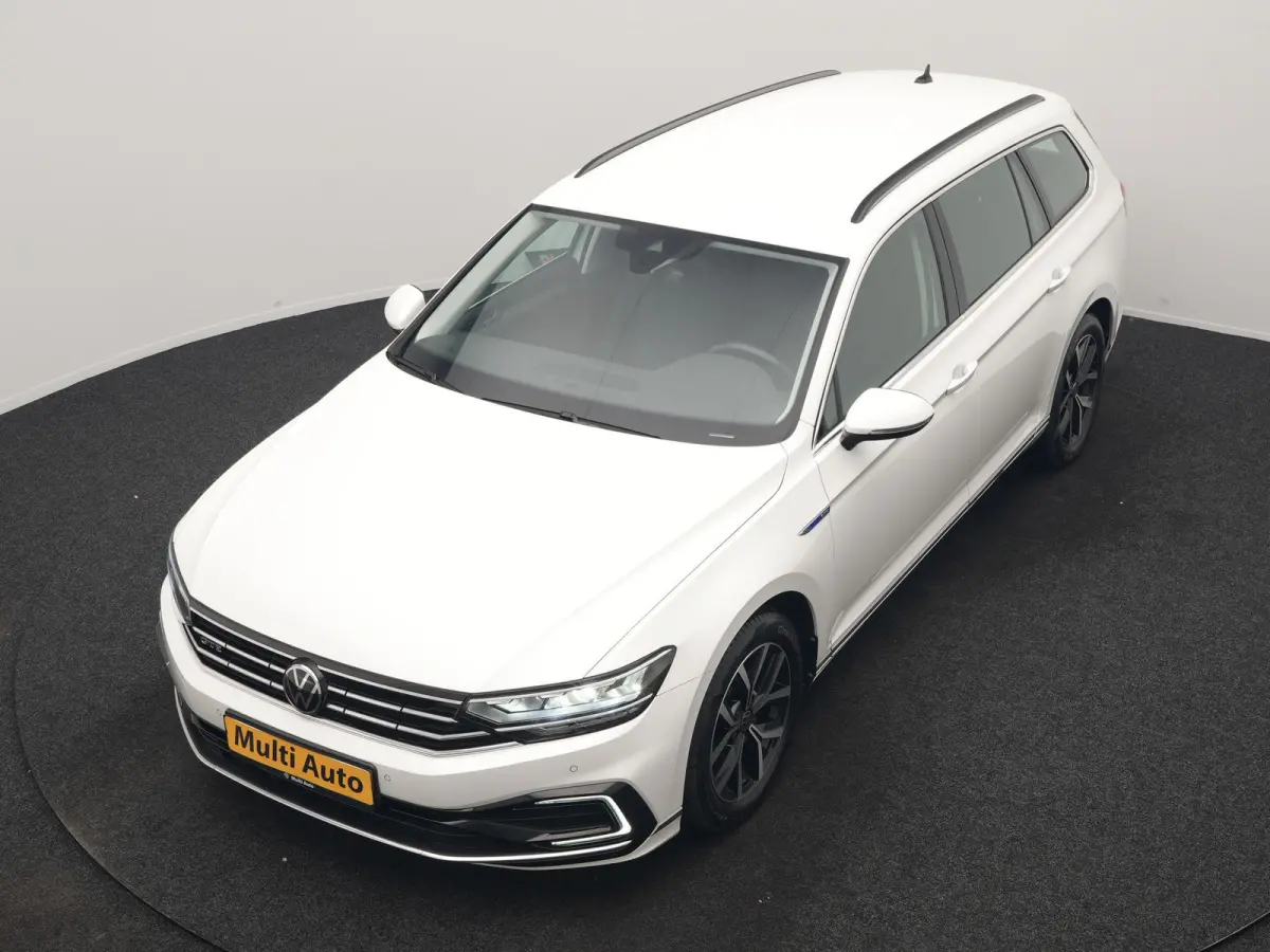 1.4 TSI GTE Business PHEV 218pk Dealer O.H. | Adaptive Cruise | Camera | Voorstoelen Verwarmd | Apple Carplay | Navigatie | DAB | Park Assist | Draadloze Telefoonlader | IQ Drive | Plug In H