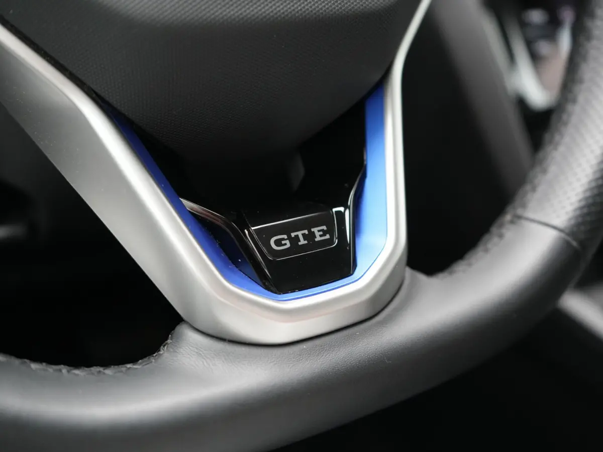1.4 TSI GTE Business PHEV 218pk Dealer O.H. | Adaptive Cruise | Camera | Voorstoelen Verwarmd | Apple Carplay | Navigatie | DAB | Park Assist | Draadloze Telefoonlader | IQ Drive | Plug In H