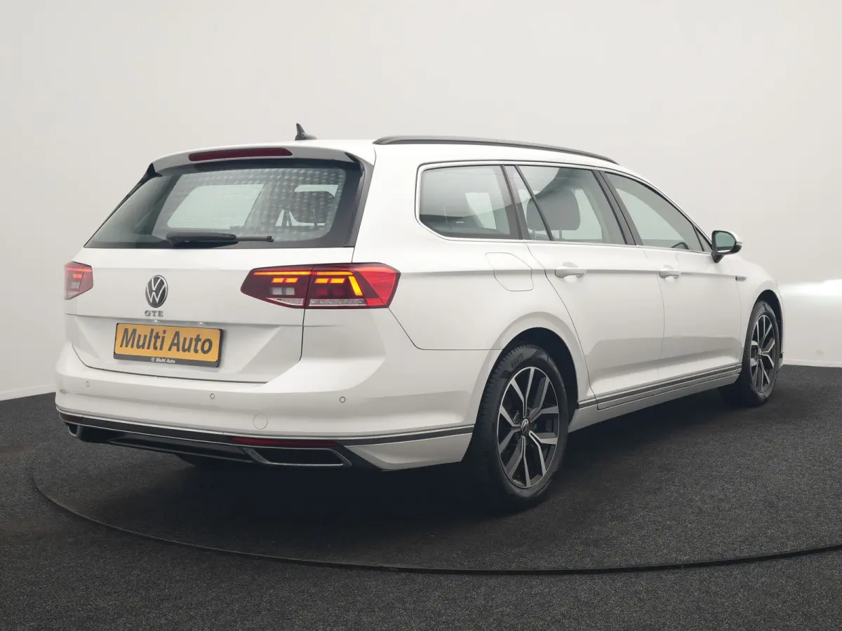 1.4 TSI GTE Business PHEV 218pk Dealer O.H. | Adaptive Cruise | Camera | Voorstoelen Verwarmd | Apple Carplay | Navigatie | DAB | Park Assist | Draadloze Telefoonlader | IQ Drive | Plug In H