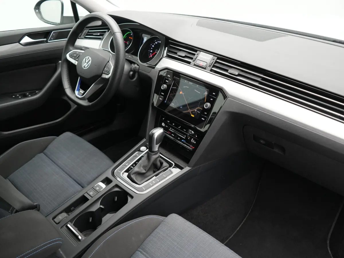1.4 TSI GTE Business PHEV 218pk Dealer O.H. | Adaptive Cruise | Camera | Voorstoelen Verwarmd | Apple Carplay | Navigatie | DAB | Park Assist | Draadloze Telefoonlader | IQ Drive | Plug In H