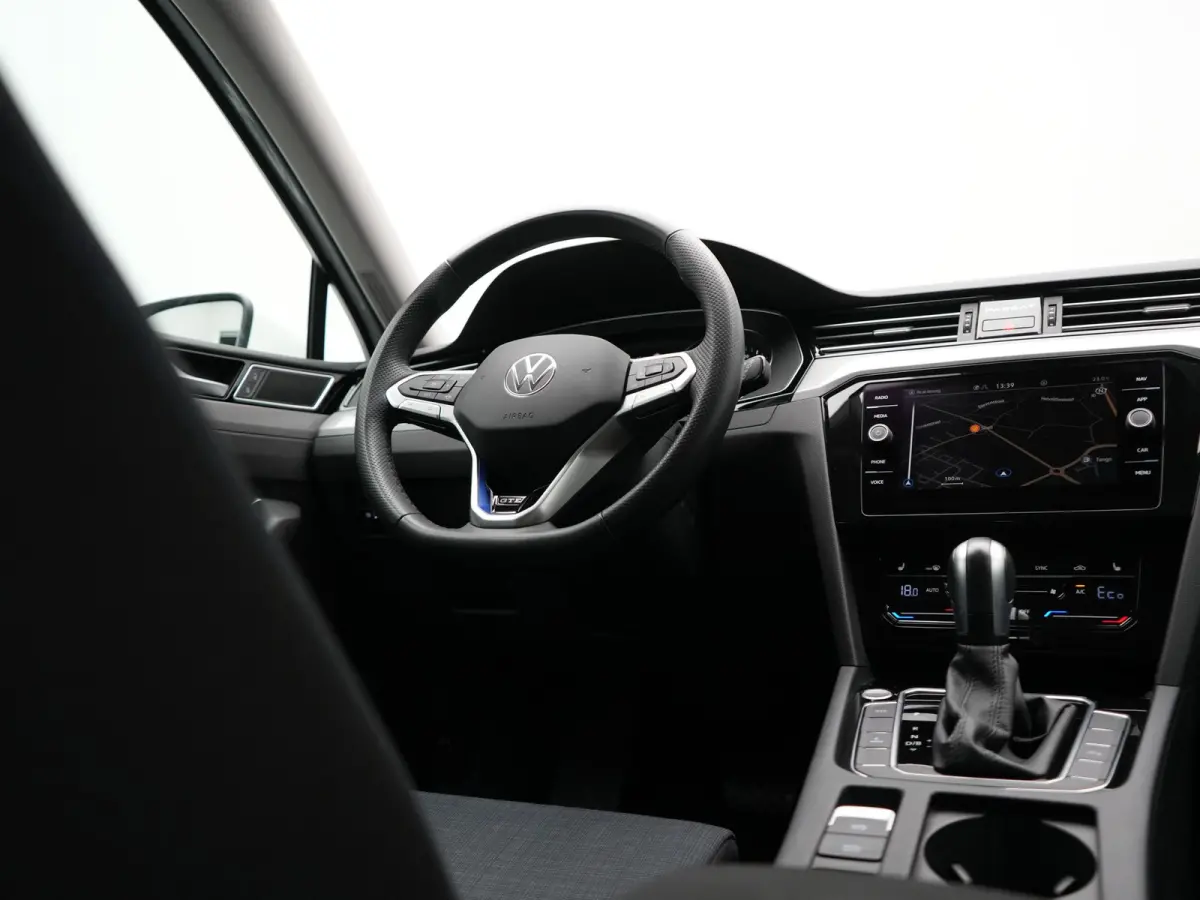 1.4 TSI GTE Business PHEV 218pk Dealer O.H. | Adaptive Cruise | Camera | Voorstoelen Verwarmd | Apple Carplay | Navigatie | DAB | Park Assist | Draadloze Telefoonlader | IQ Drive | Plug In H