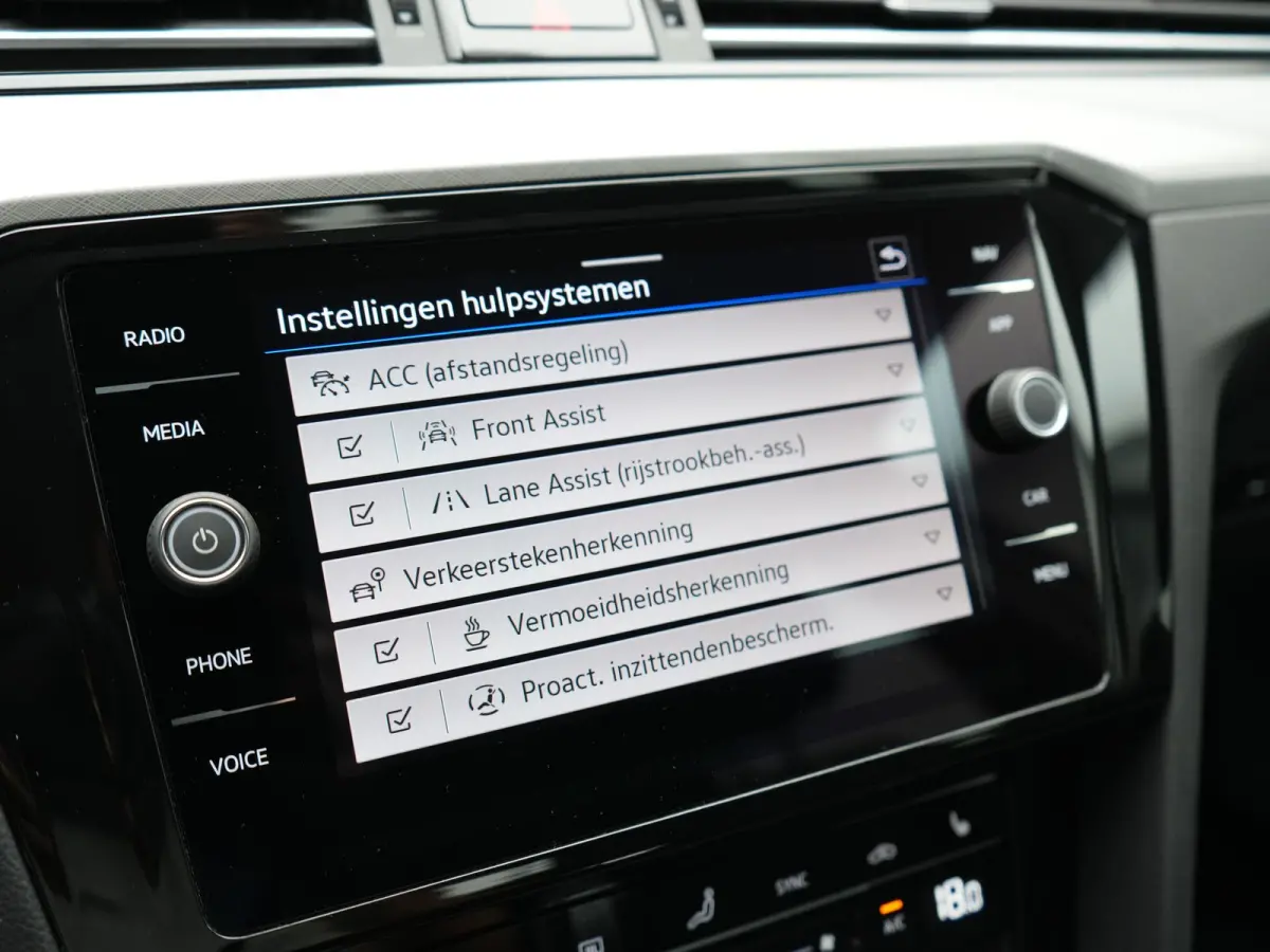 1.4 TSI GTE Business PHEV 218pk Dealer O.H. | Adaptive Cruise | Camera | Voorstoelen Verwarmd | Apple Carplay | Navigatie | DAB | Park Assist | Draadloze Telefoonlader | IQ Drive | Plug In H