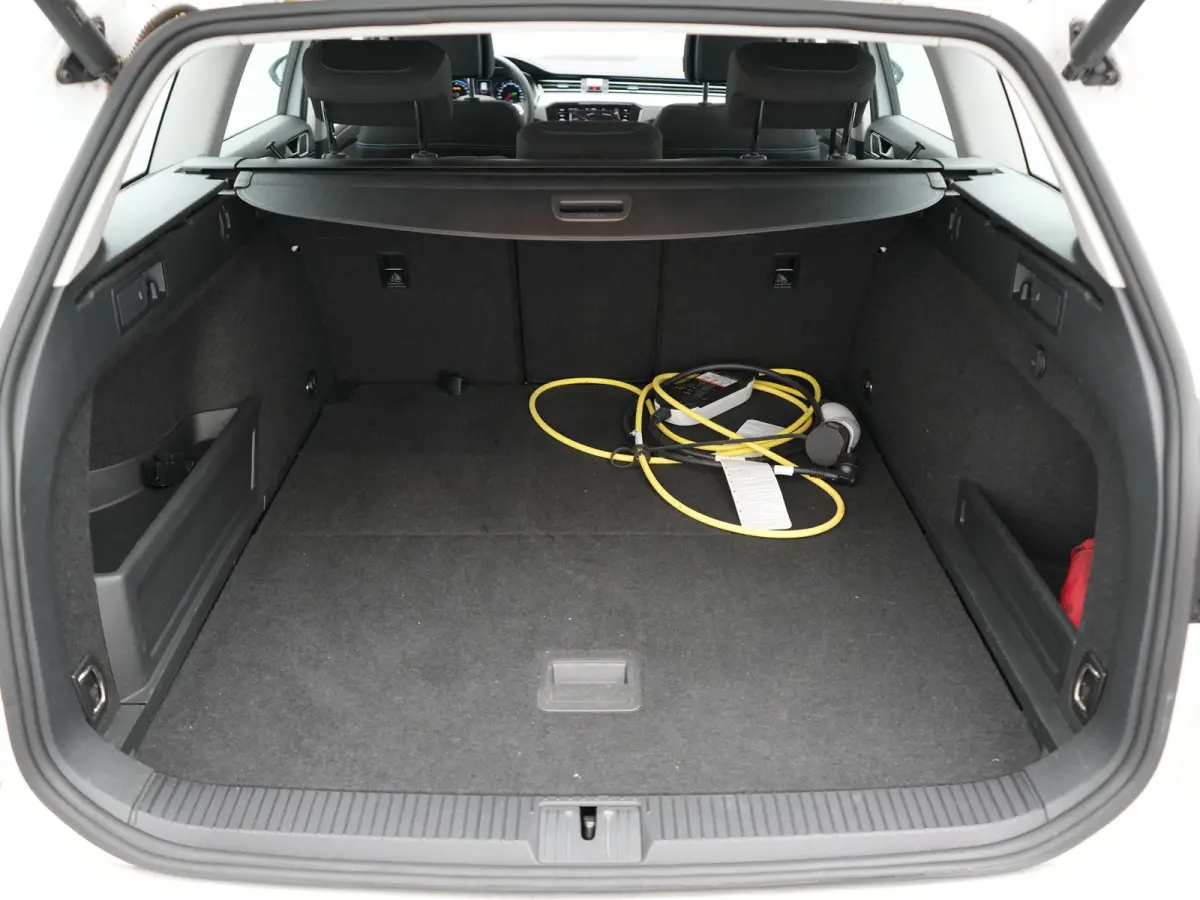 1.4 TSI GTE Business PHEV 218pk Dealer O.H. | Adaptive Cruise | Camera | Voorstoelen Verwarmd | Apple Carplay | Navigatie | DAB | Park Assist | Draadloze Telefoonlader | IQ Drive | Plug In H